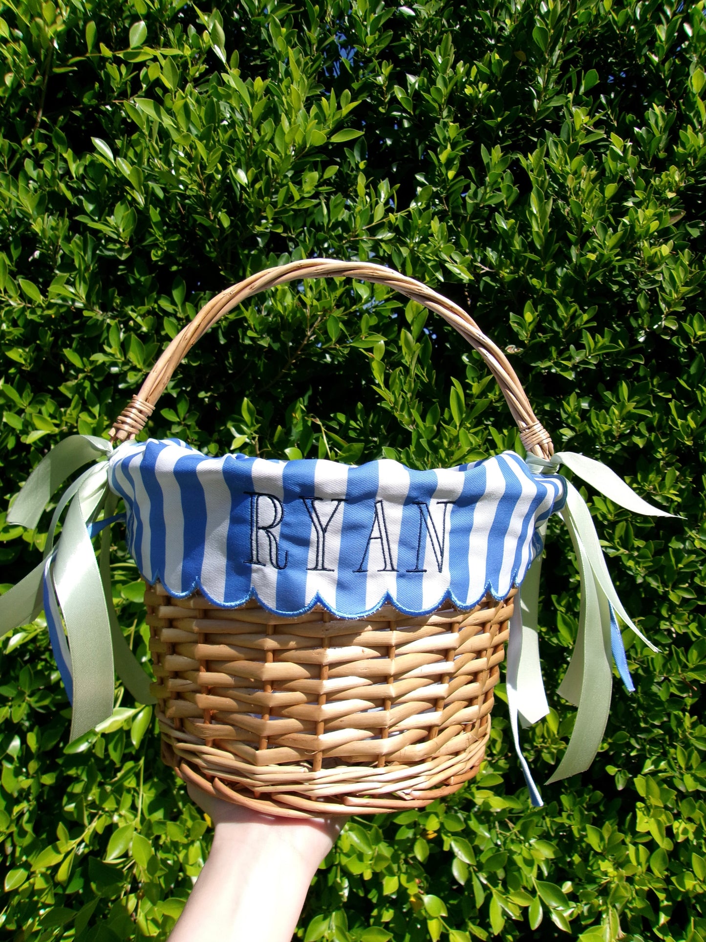 Custom Round Easter Basket with Scalloped Liner
