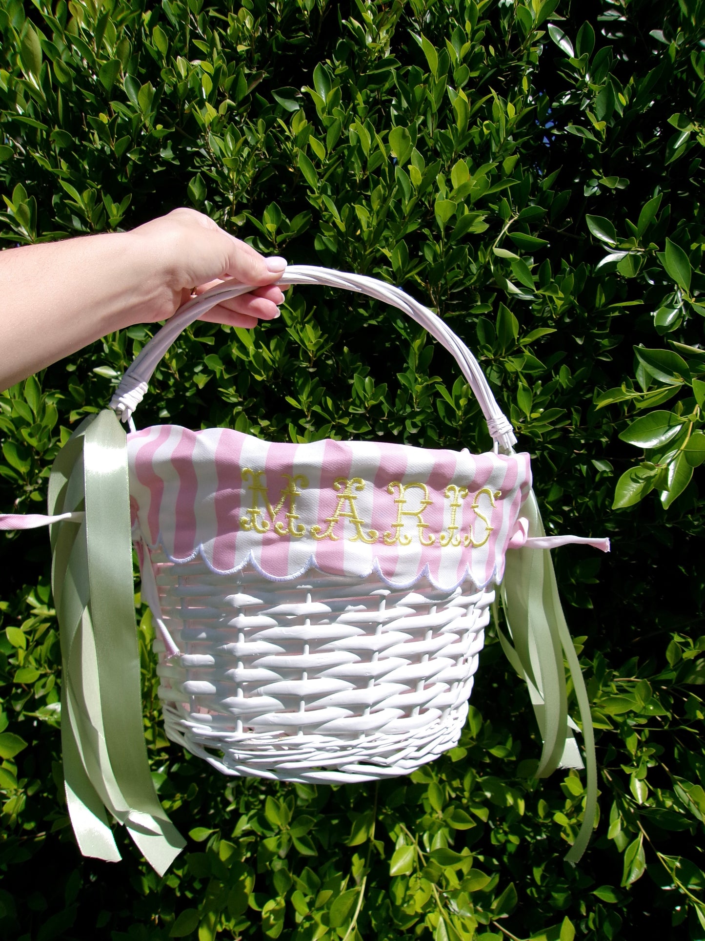 Custom Round Easter Basket with Scalloped Liner